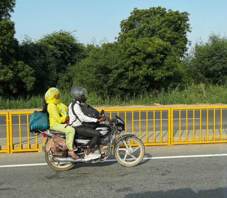 18 Motocykl w wersji cargo w Indiach